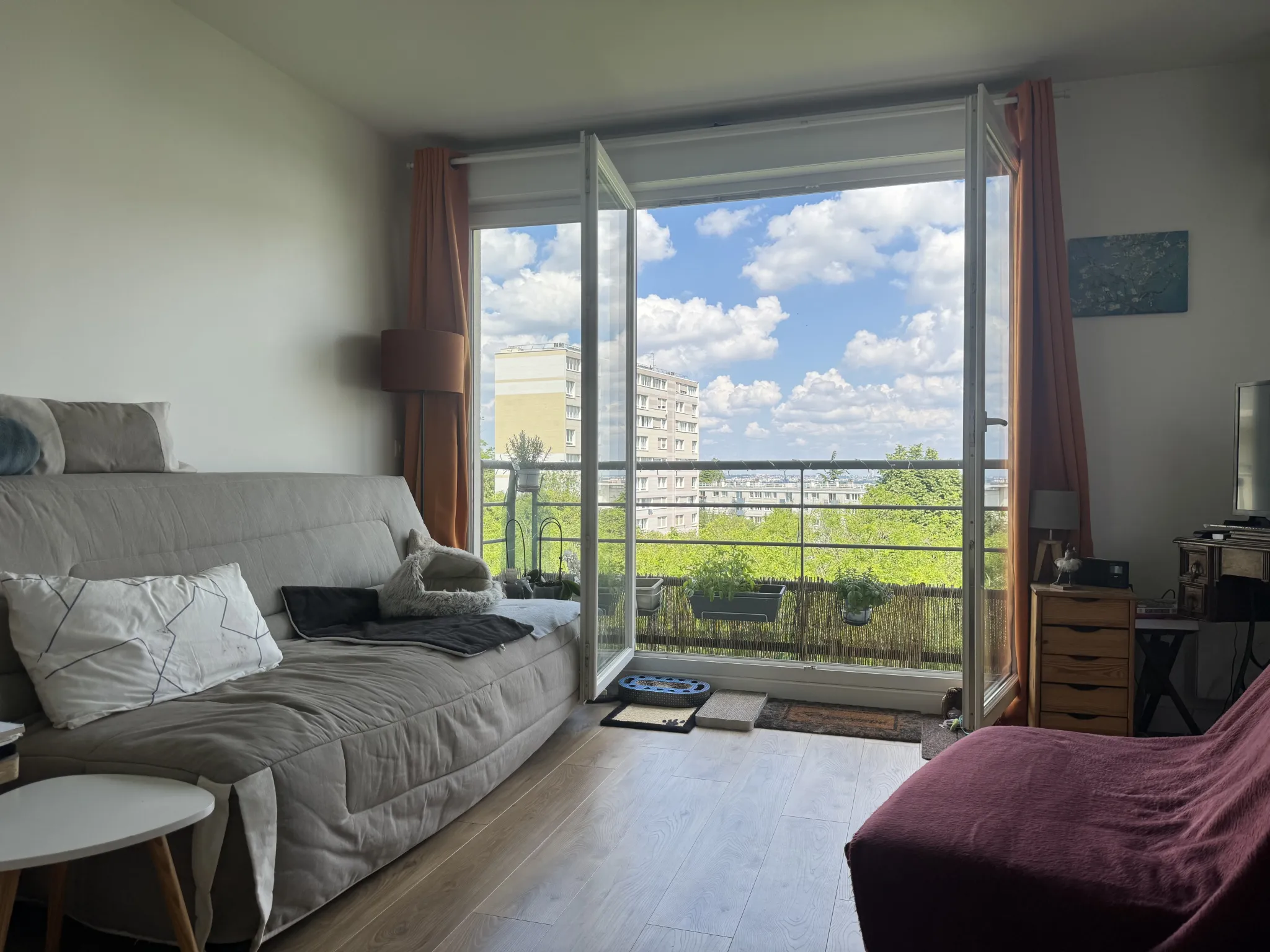 Appartement T2 avec balcon filant et terrasse sur jardin calme à Villejuif 