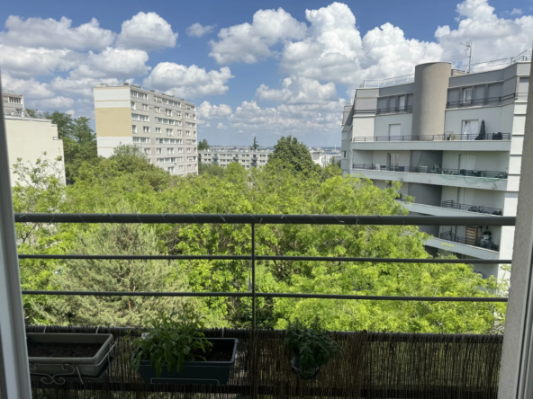 Appartement T2 avec balcon filant et terrasse sur jardin calme à Villejuif