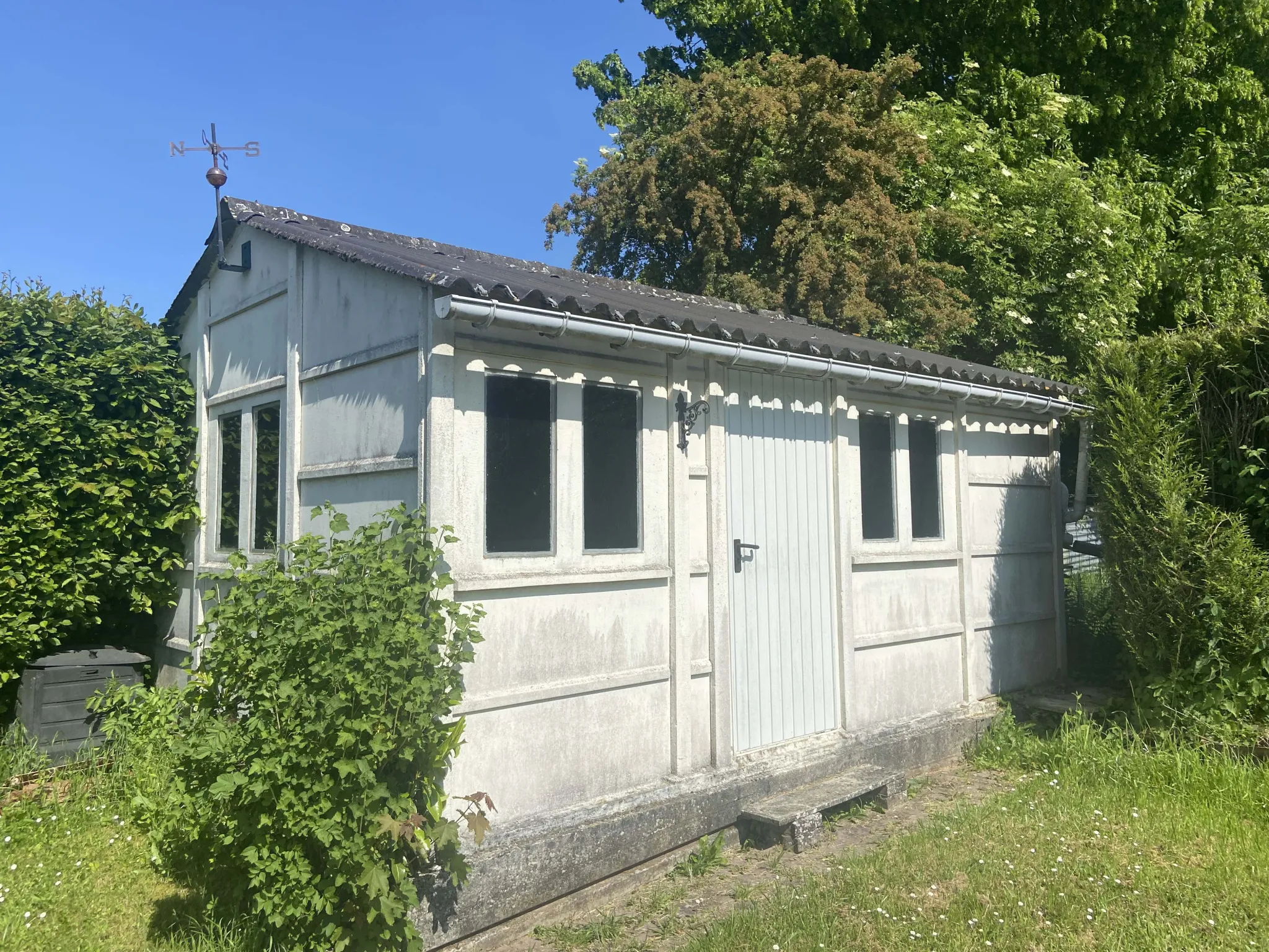 Maison de plain-pied à vendre à Rousies avec jardin et garage 