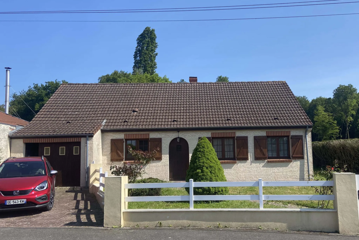 Maison de plain-pied à vendre à Rousies avec jardin et garage 