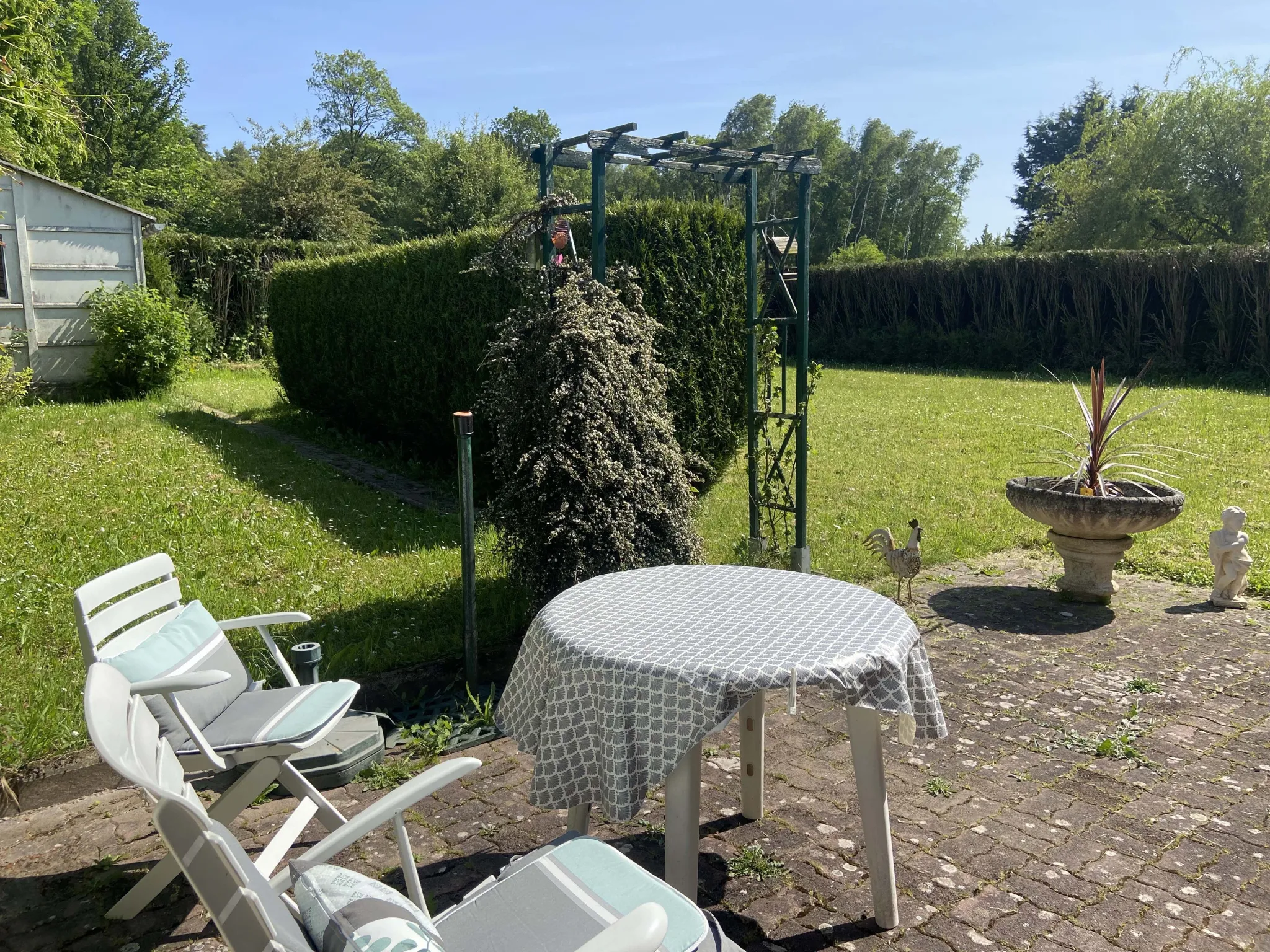 Maison de plain-pied à vendre à Rousies avec jardin et garage 