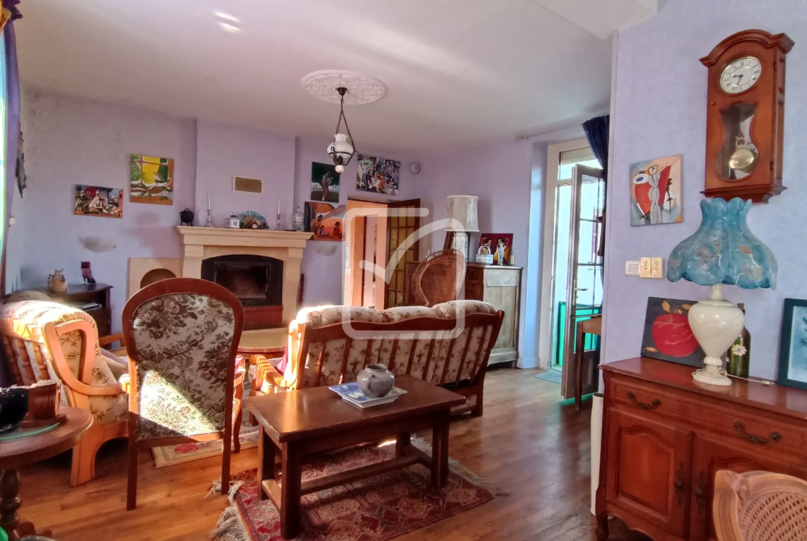 Maison spacieuse et familiale à vendre à Cubjac 