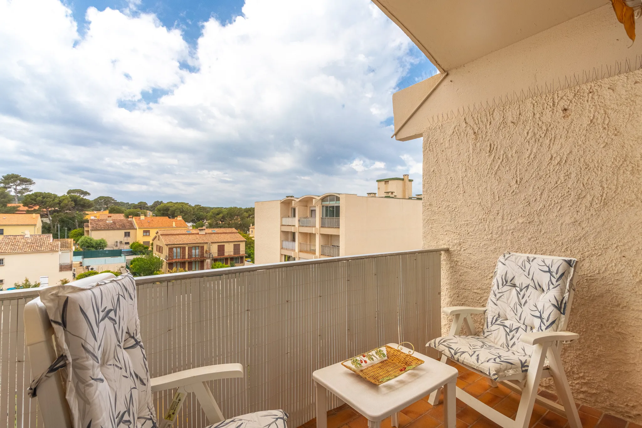 Studio avec balcon et parking au cœur du Brusc à 164 000 € 