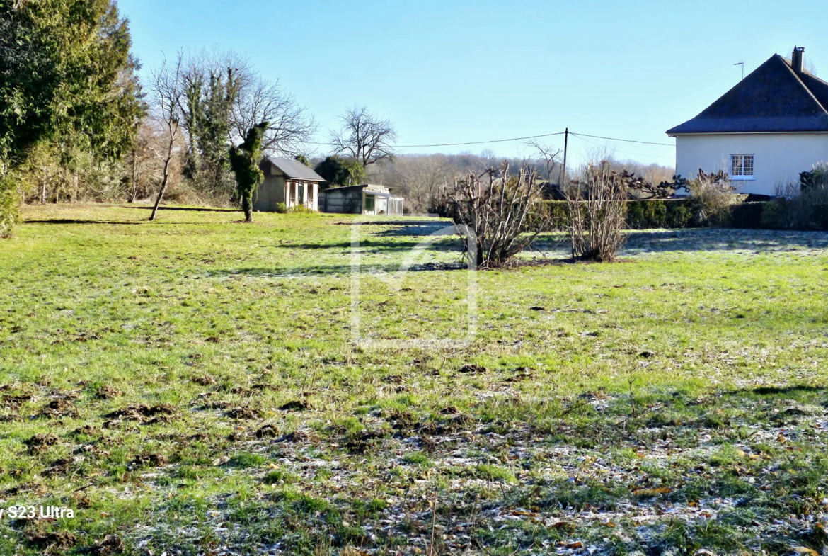 Terrain plat à bâtir à Lubersac - 1969 m² 