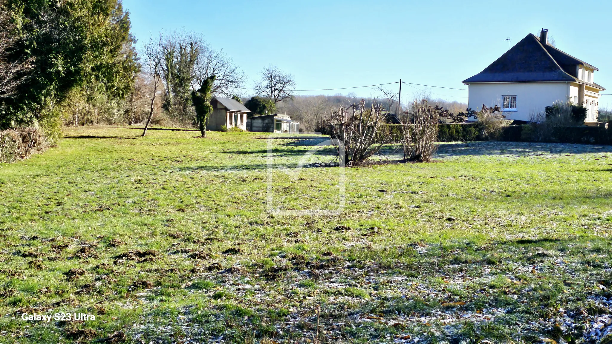 Terrain plat à bâtir à Lubersac - 1969 m² 