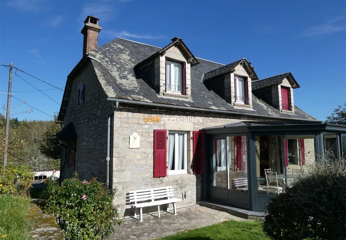 À vendre : Charmante maison en pierres près de Marcillac-la-Croixille 