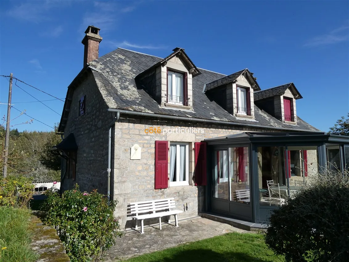 À vendre : Charmante maison en pierres près de Marcillac-la-Croixille 