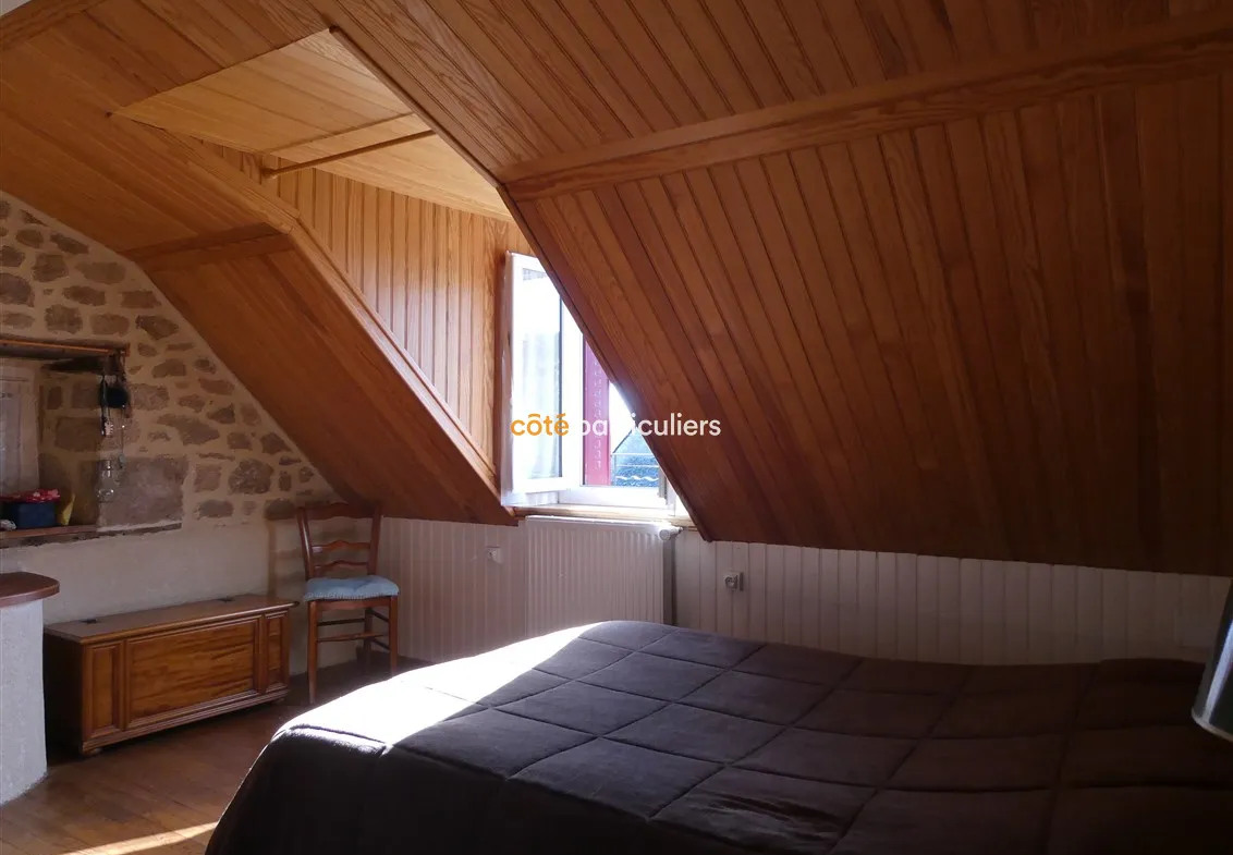 À vendre : Charmante maison en pierres près de Marcillac-la-Croixille 