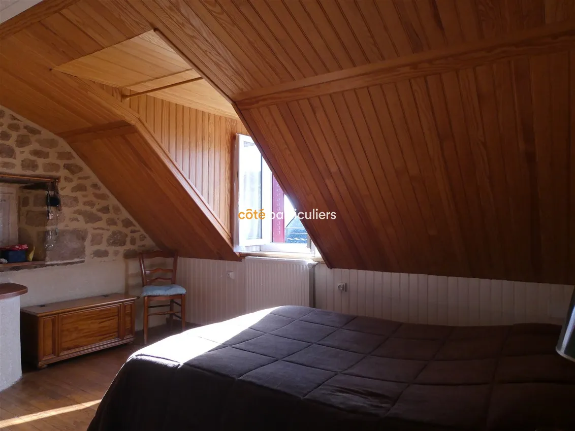 À vendre : Charmante maison en pierres près de Marcillac-la-Croixille 