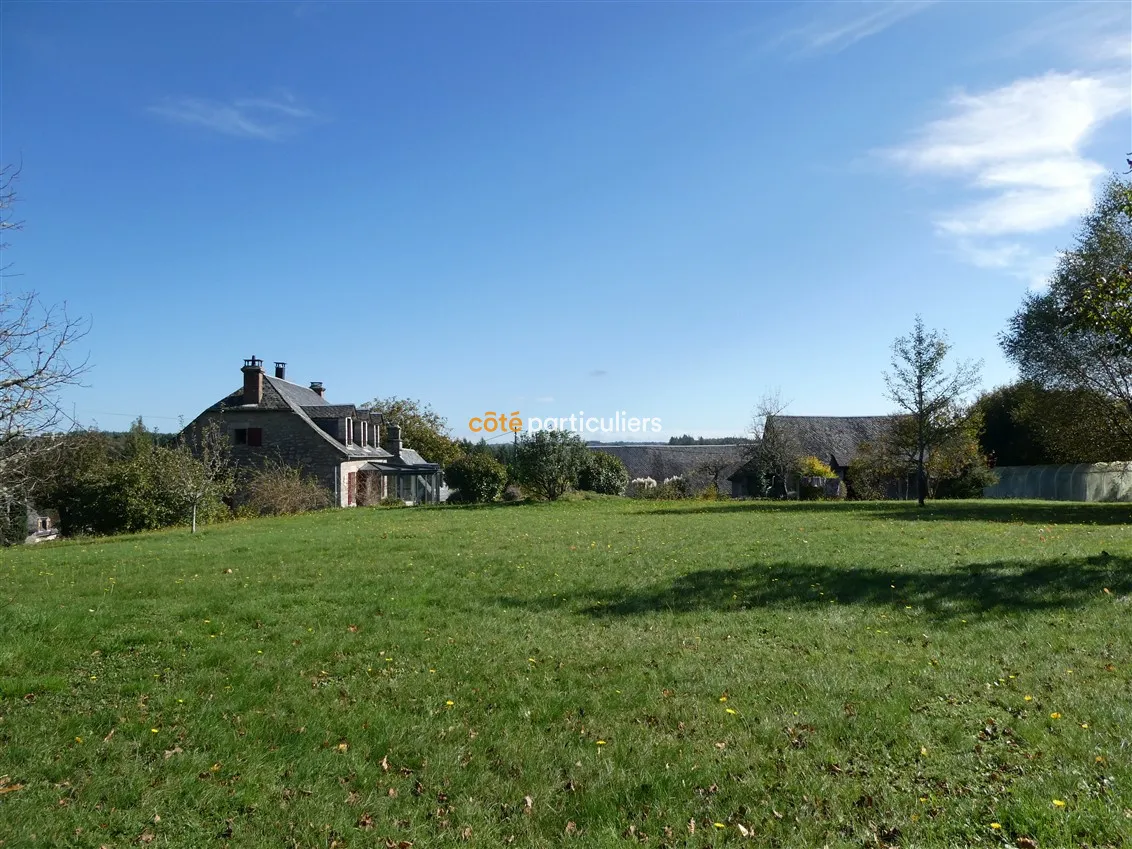 À vendre : Charmante maison en pierres près de Marcillac-la-Croixille 