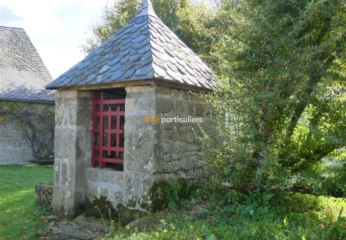 À vendre : Charmante maison en pierres près de Marcillac-la-Croixille 