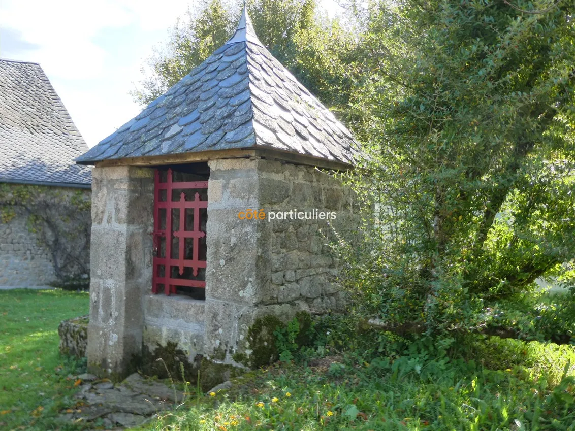 À vendre : Charmante maison en pierres près de Marcillac-la-Croixille 