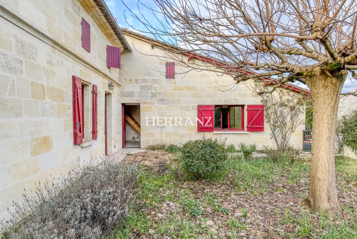 Charmante Maison Familiale à Coutras avec Jardin et Patio 