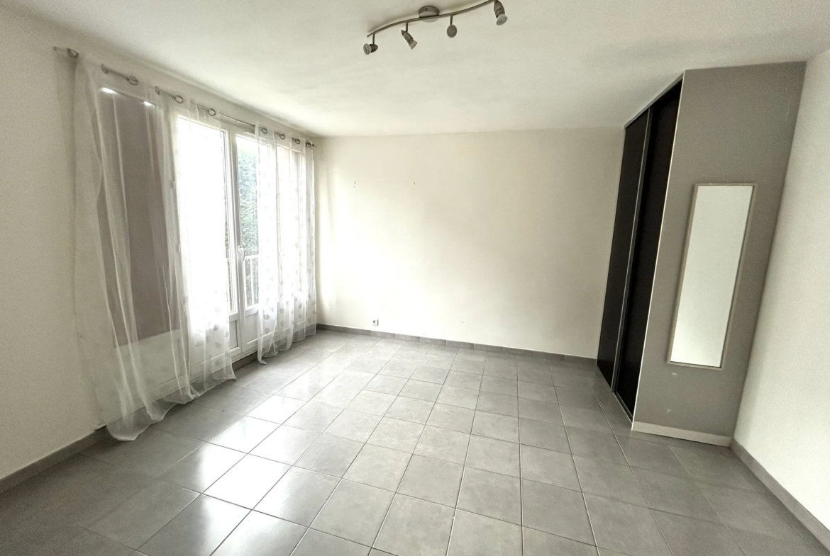 À vendre : Studio rénové de 32 m² à Coubron 