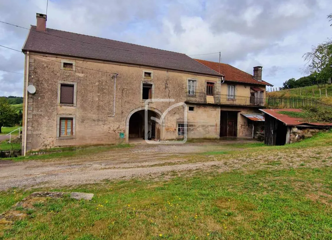 Ancien corps de ferme à rénover à Fougerolles pour 234000 € 