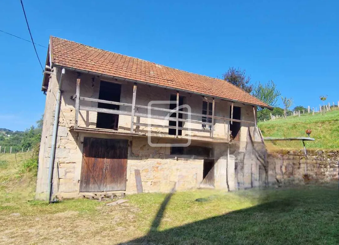 Ancien corps de ferme à rénover à Fougerolles pour 234000 € 