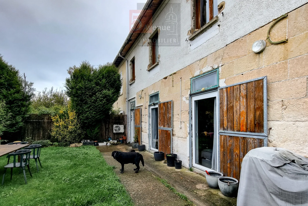 À vendre maison atypique avec jardin à Lamorlaye 