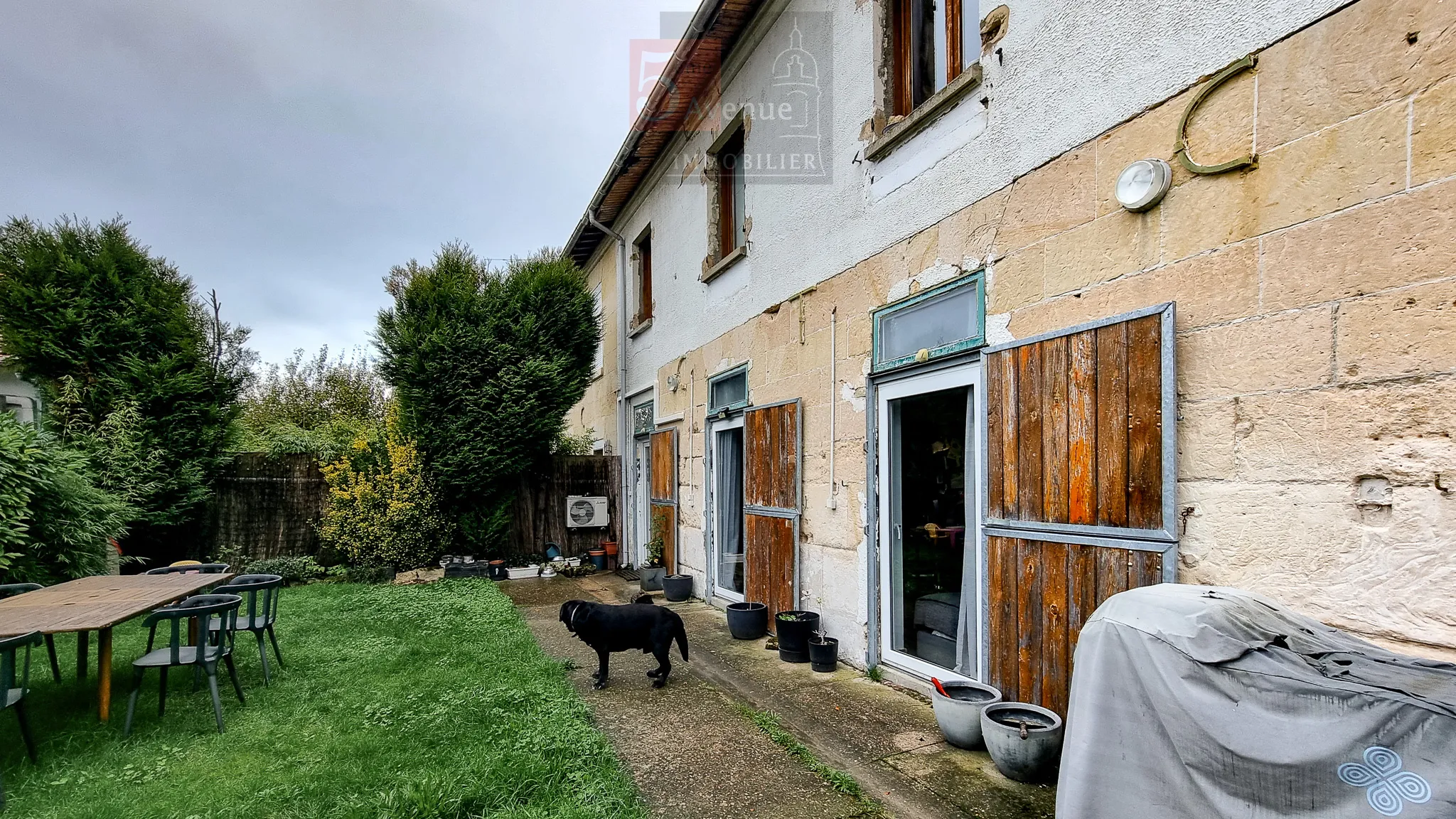 À vendre maison atypique avec jardin à Lamorlaye 