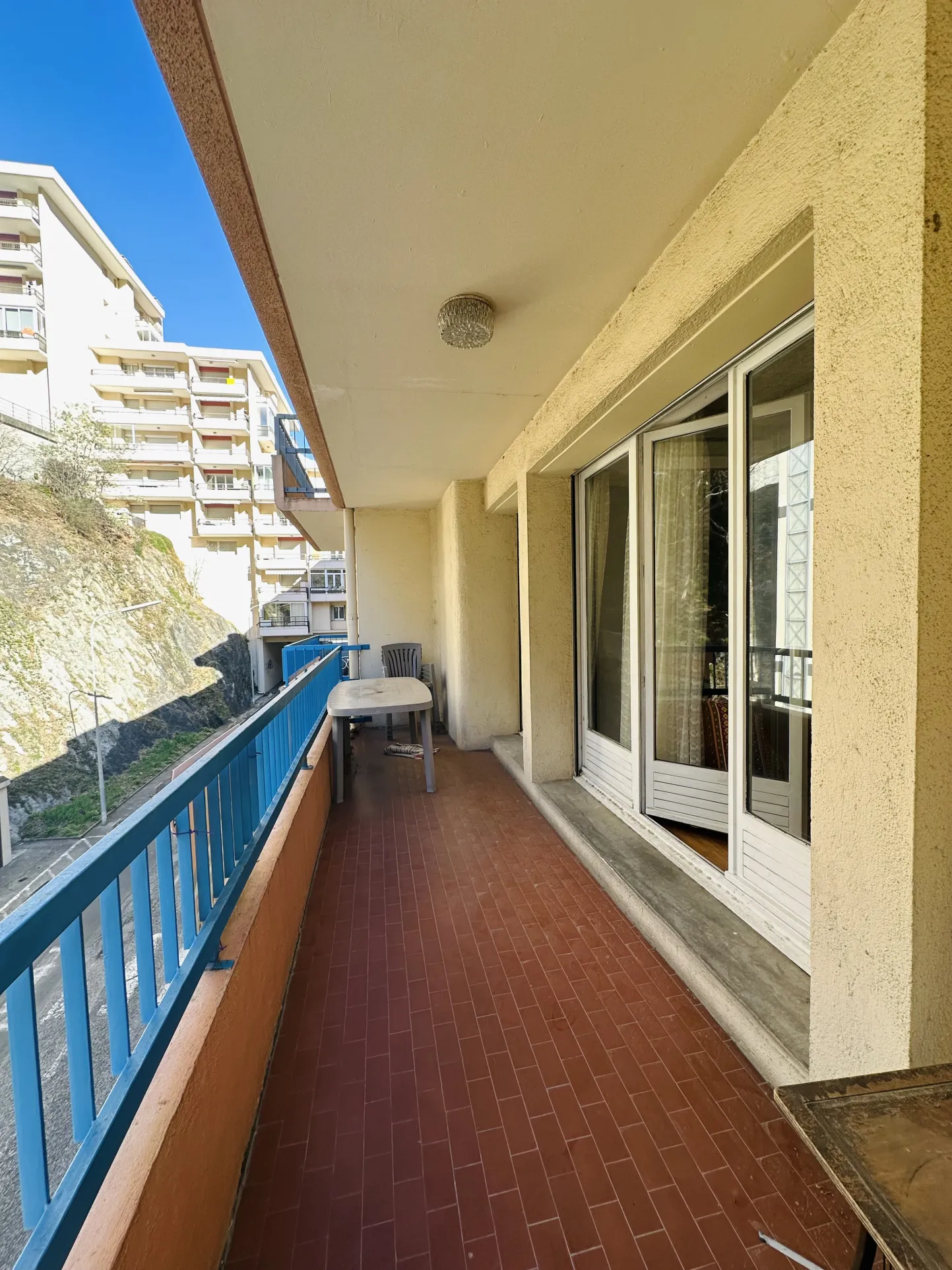 APPARTEMENT F2 AVEC TERRASSE ET GARAGE PROCHE DES THERMES - AMÉLIE LES BAINS 