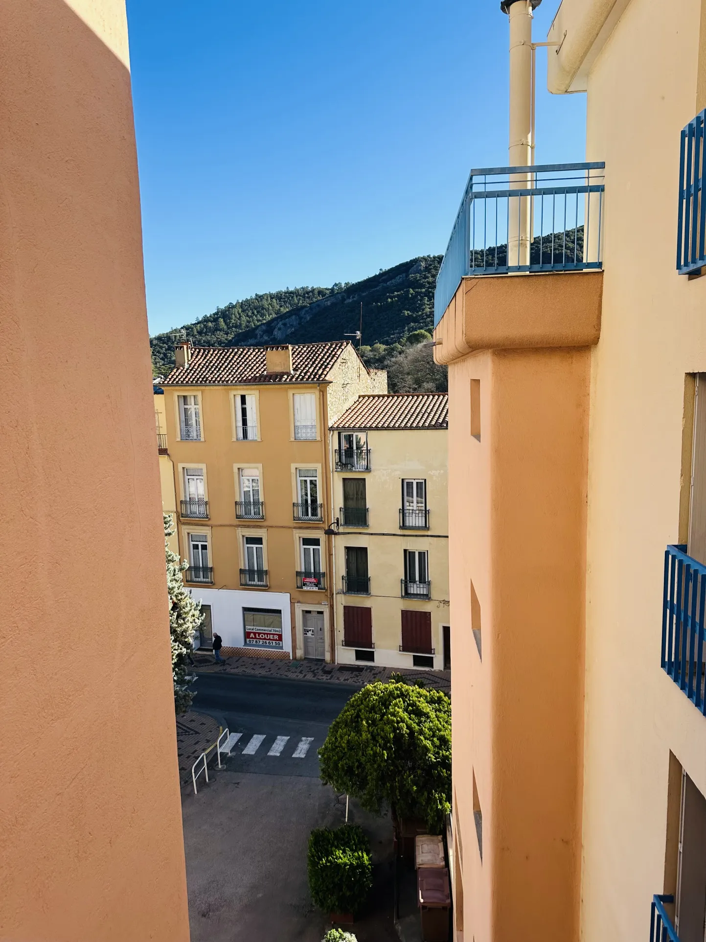 APPARTEMENT F2 AVEC TERRASSE ET GARAGE PROCHE DES THERMES - AMÉLIE LES BAINS 