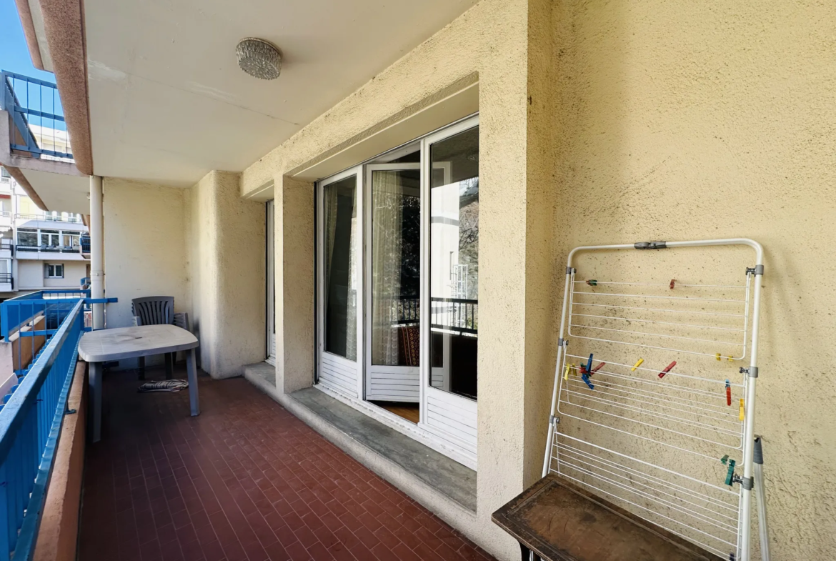 APPARTEMENT F2 AVEC TERRASSE ET GARAGE PROCHE DES THERMES - AMÉLIE LES BAINS 