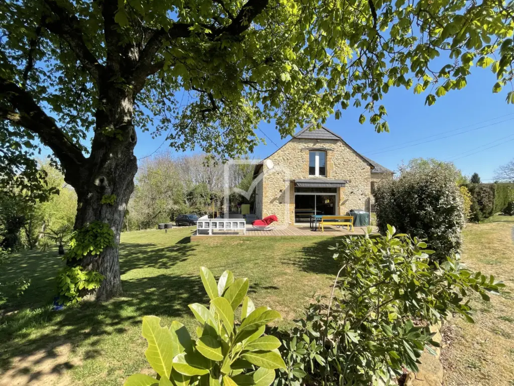 Maison en Pierre Rénovée entre Sarlat et Gourdon avec Jardin