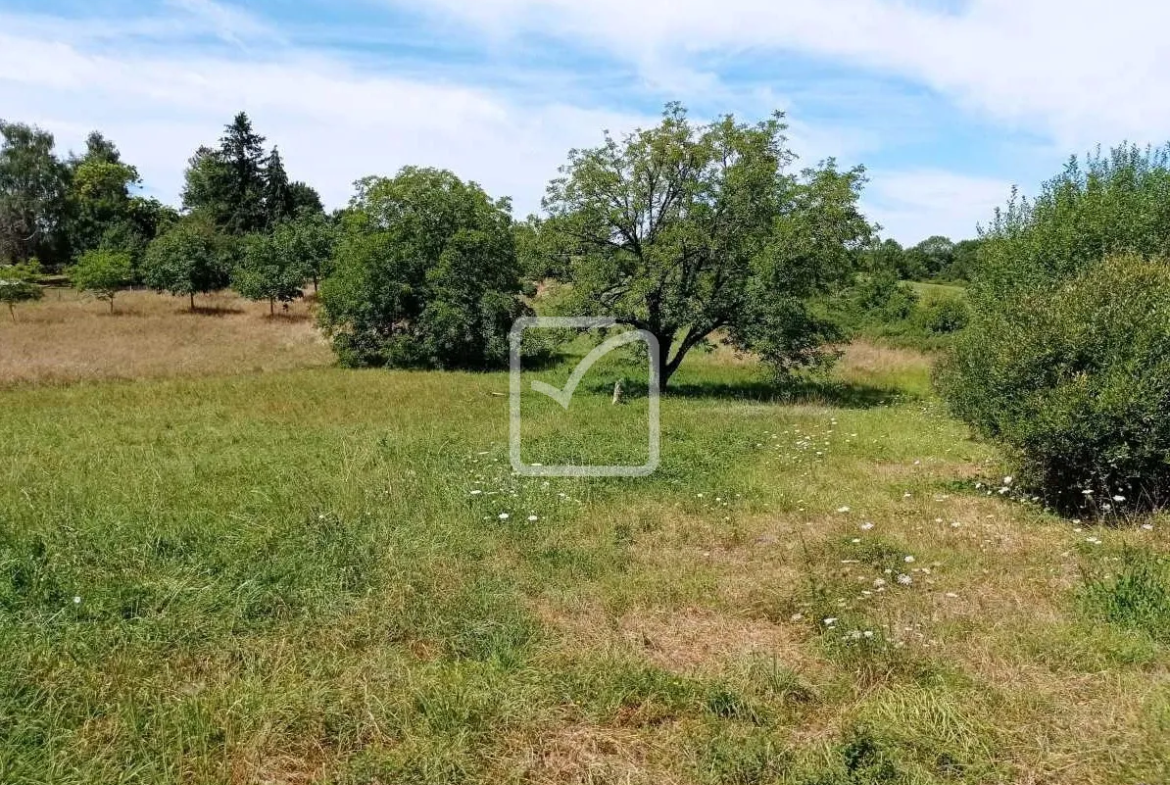 Terrain constructible à Thiviers - 2167 m² à vendre 