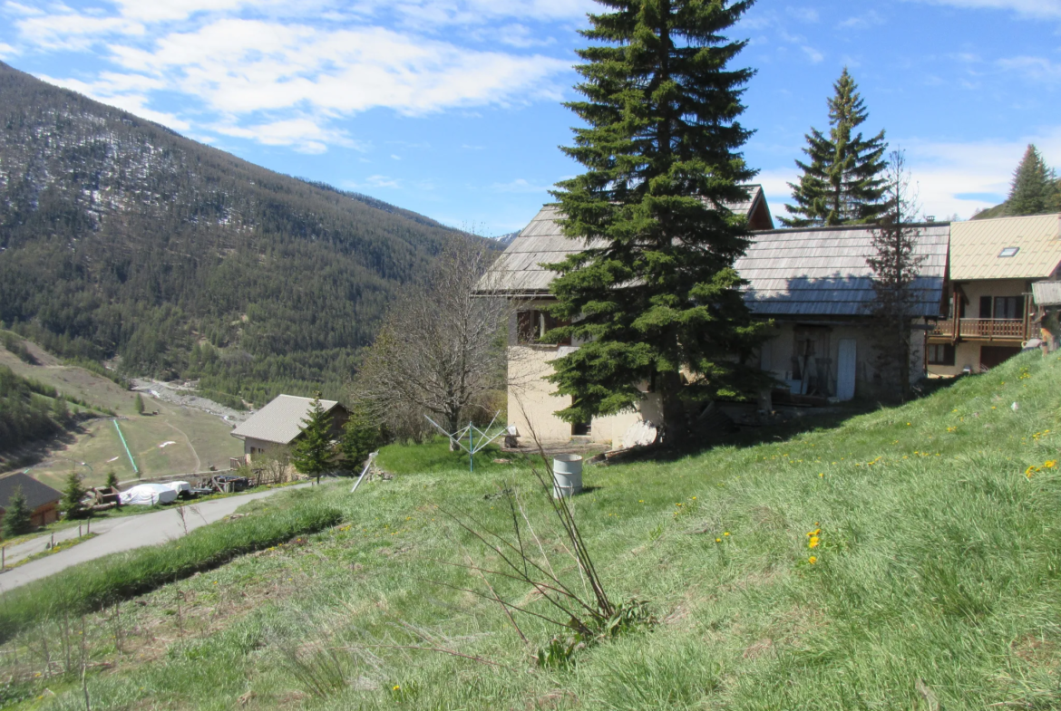 Terrain à vendre à Aiguilles avec vue dégagée 