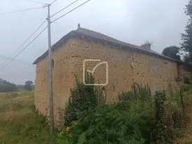 Maison ancienne à rénover entièrement en campagne d'Illifaut 