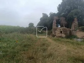 Maison ancienne à rénover entièrement en campagne d'Illifaut 