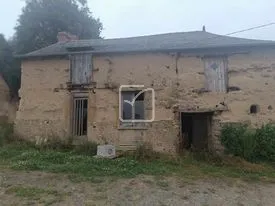 Maison ancienne à rénover entièrement en campagne d'Illifaut 