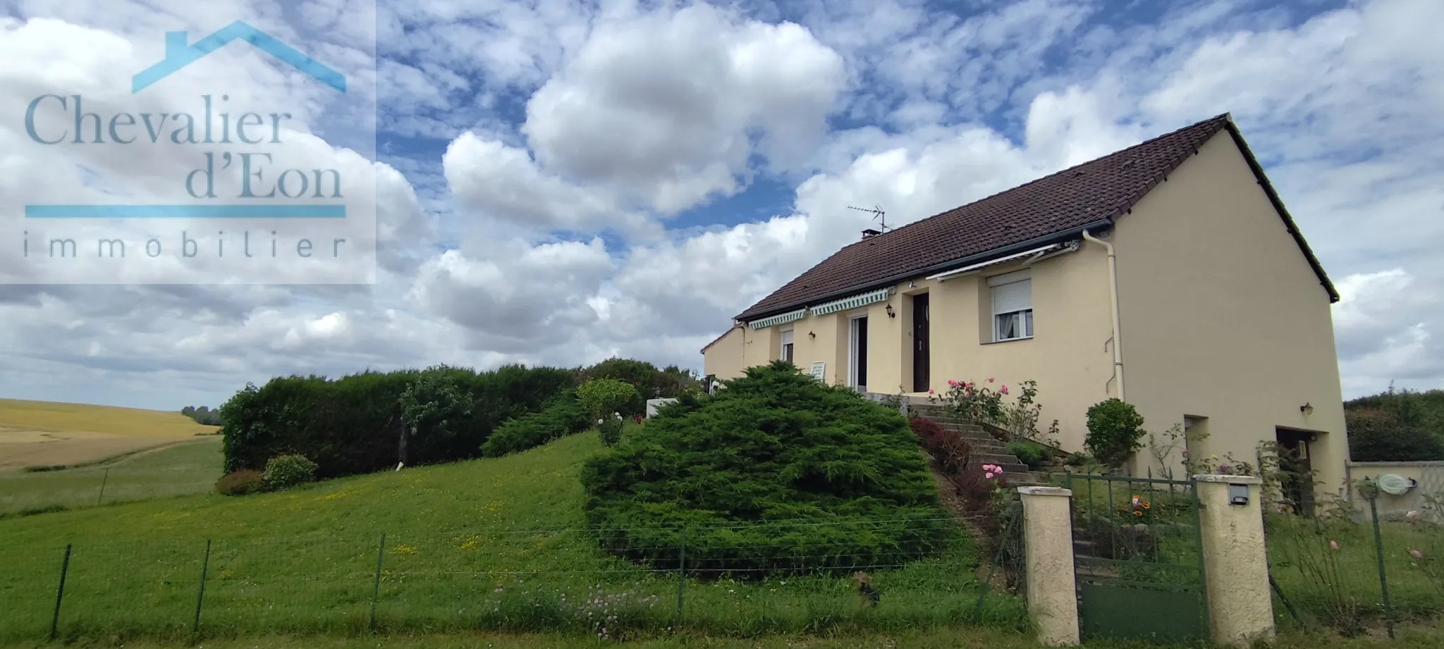 Pavillon traditionnel avec jardin à Censy - 1600 m² 