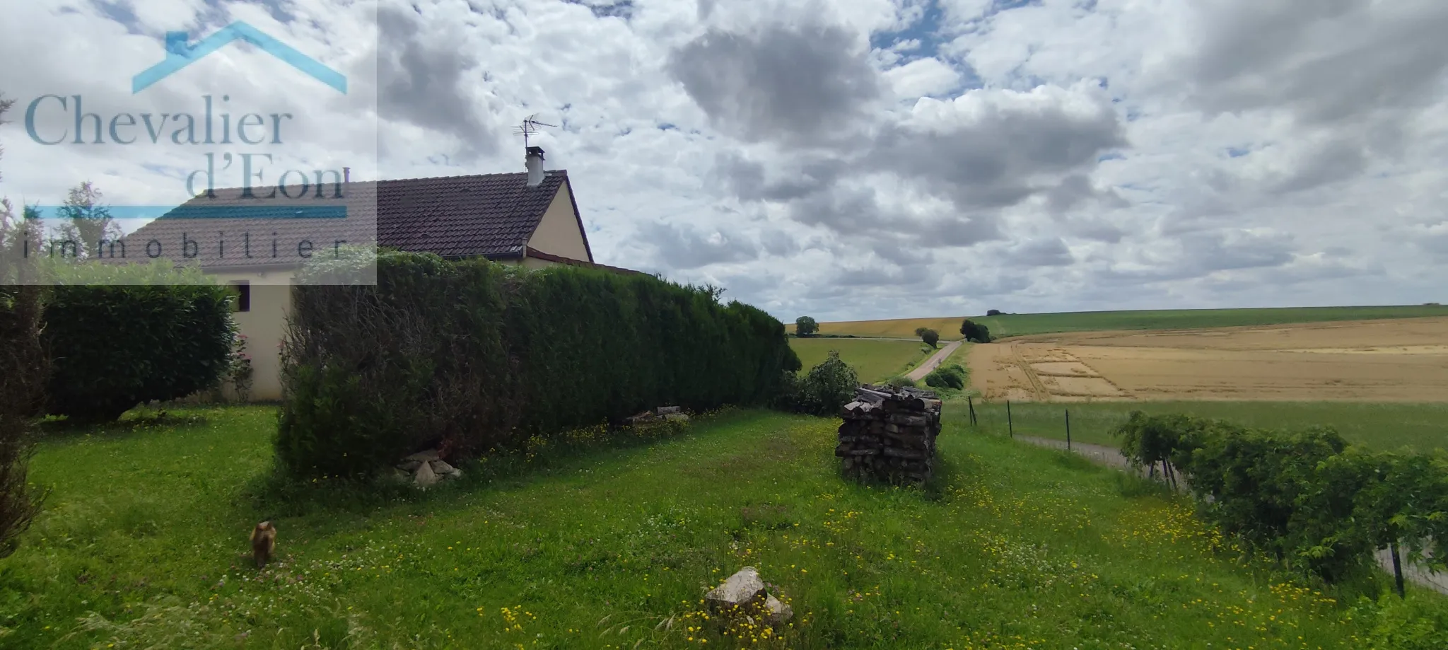 Pavillon traditionnel avec jardin à Censy - 1600 m² 