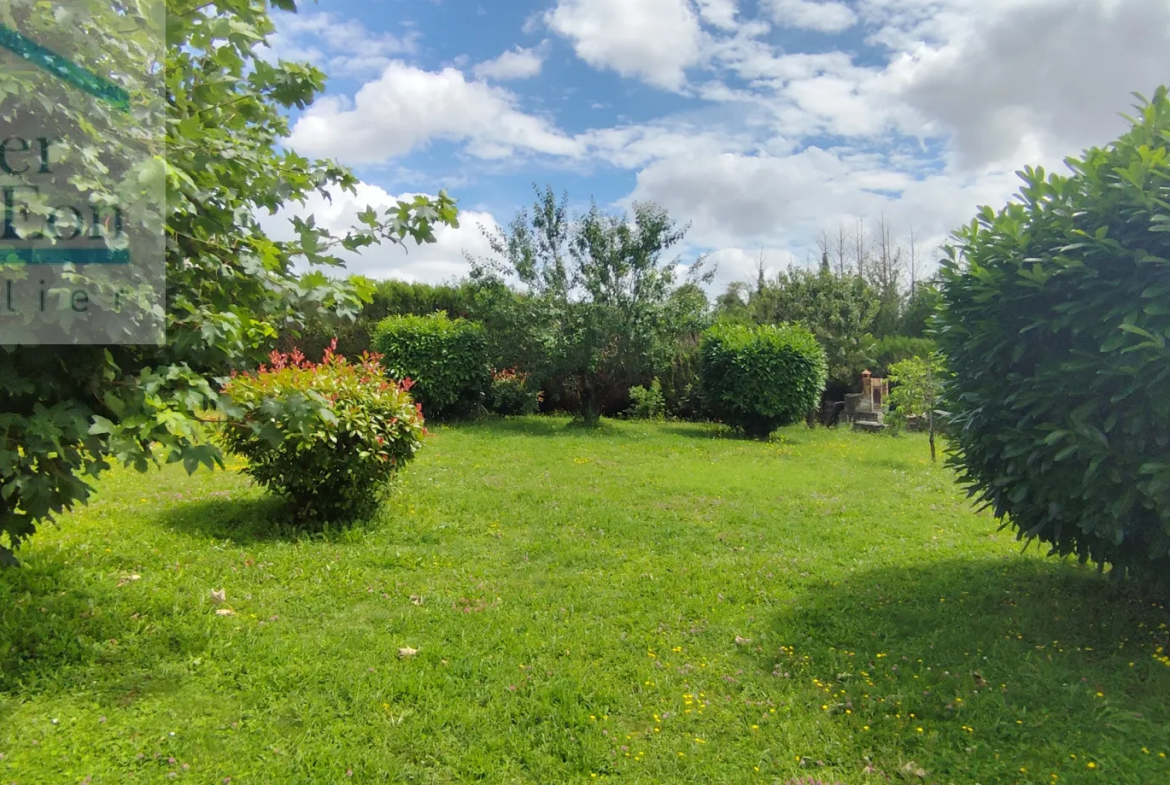 Pavillon traditionnel avec jardin à Censy - 1600 m² 