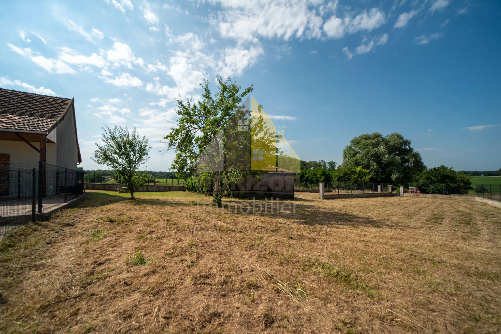 Maison en pierre rénovée au calme avec potentiel d'élevage canin 