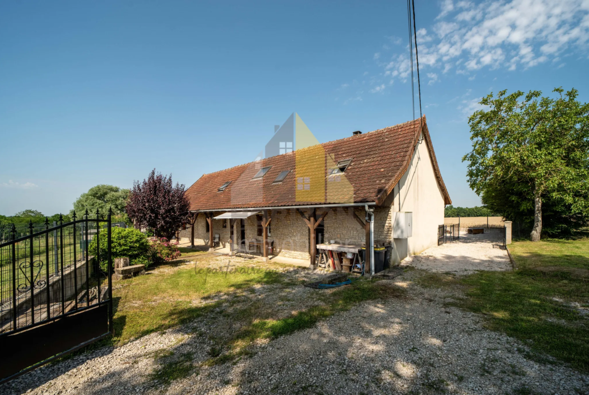 Maison en pierre rénovée au calme avec potentiel d'élevage canin 