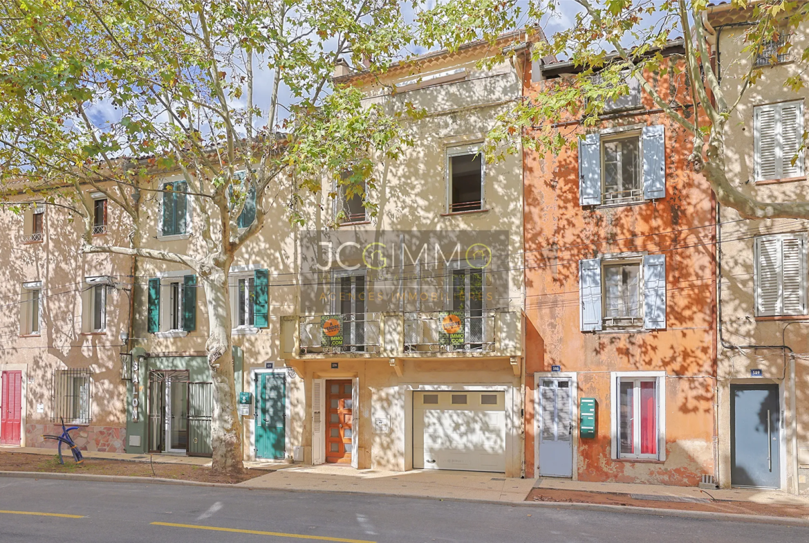 Maison de Village T6 avec Garage et Terrasses à Puget-Ville 