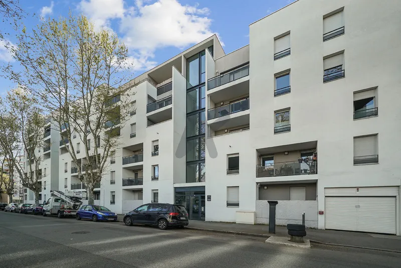 Appartement T3 de 65m² à Villeurbanne avec balcon et garage 