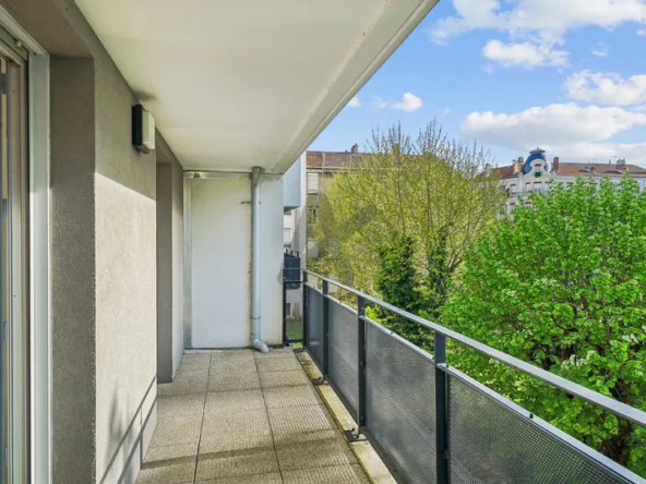 Appartement T3 de 65m² à Villeurbanne avec balcon et garage