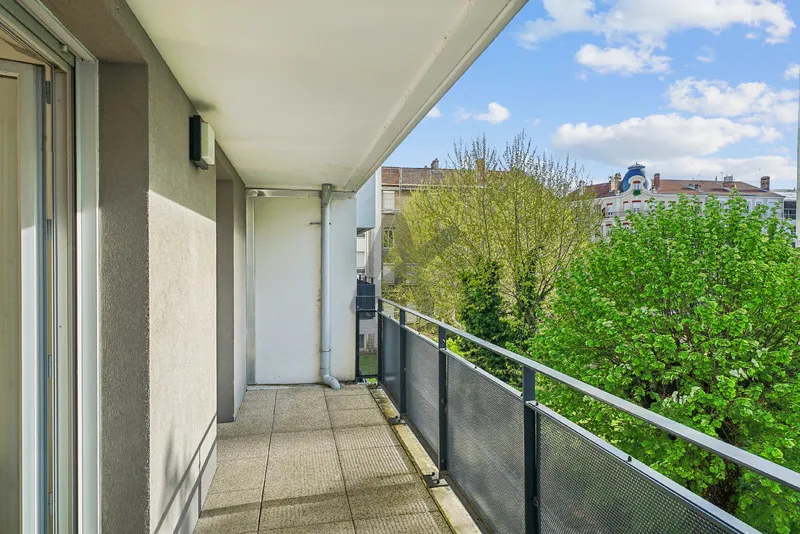 Appartement T3 de 65m² à Villeurbanne avec balcon et garage 