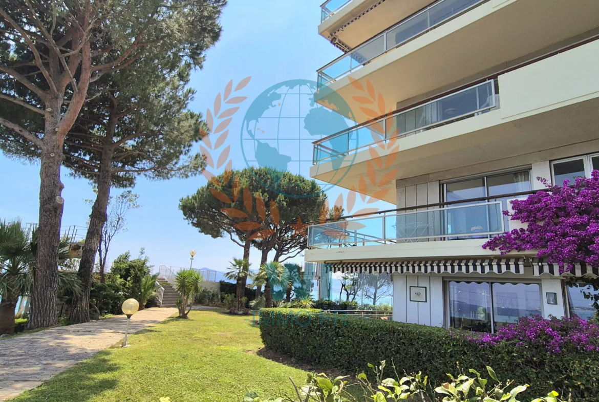 À vendre : Appartement 2 pièces à Cannes la Bocca avec accès plage 