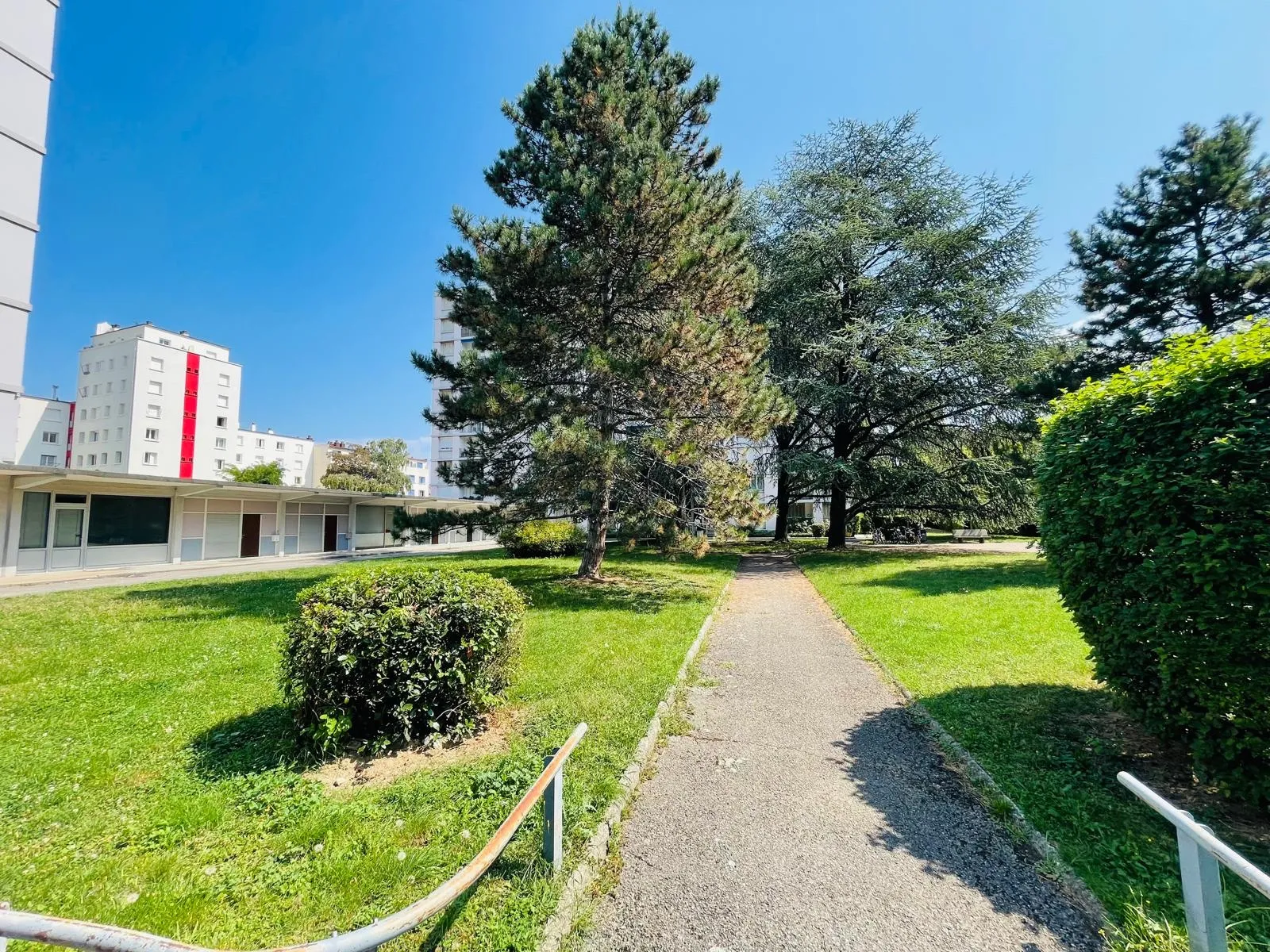 Bureau à vendre à Grenoble - 94 m² avec garage et parking - Prix canon 