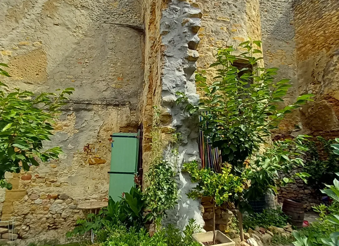 Maison de village du XVIe siècle avec jardin à Mornas 