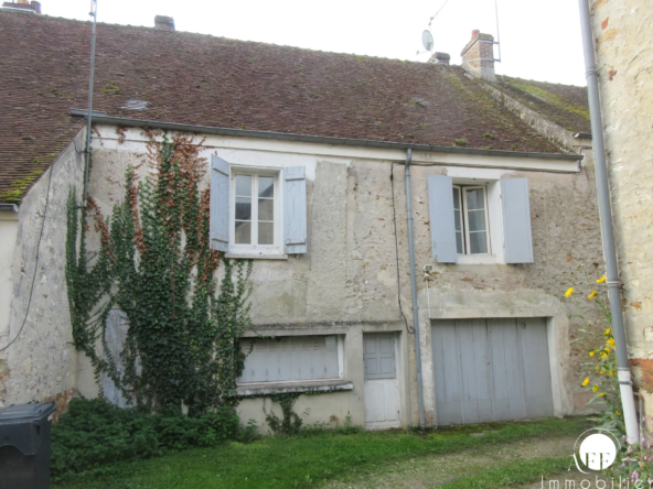 Maison à rénover à Jouy-sur-Morin - 2 chambres, jardin