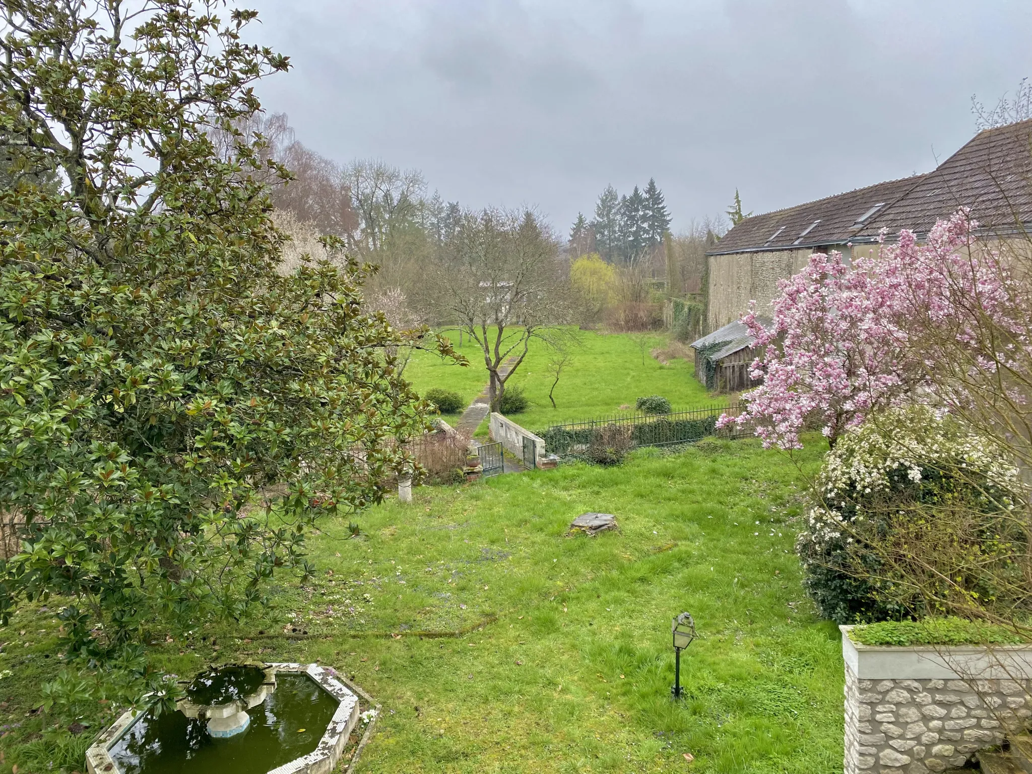 Maison bourgeoise de 186 m² avec accès direct au canal à Vierzon 