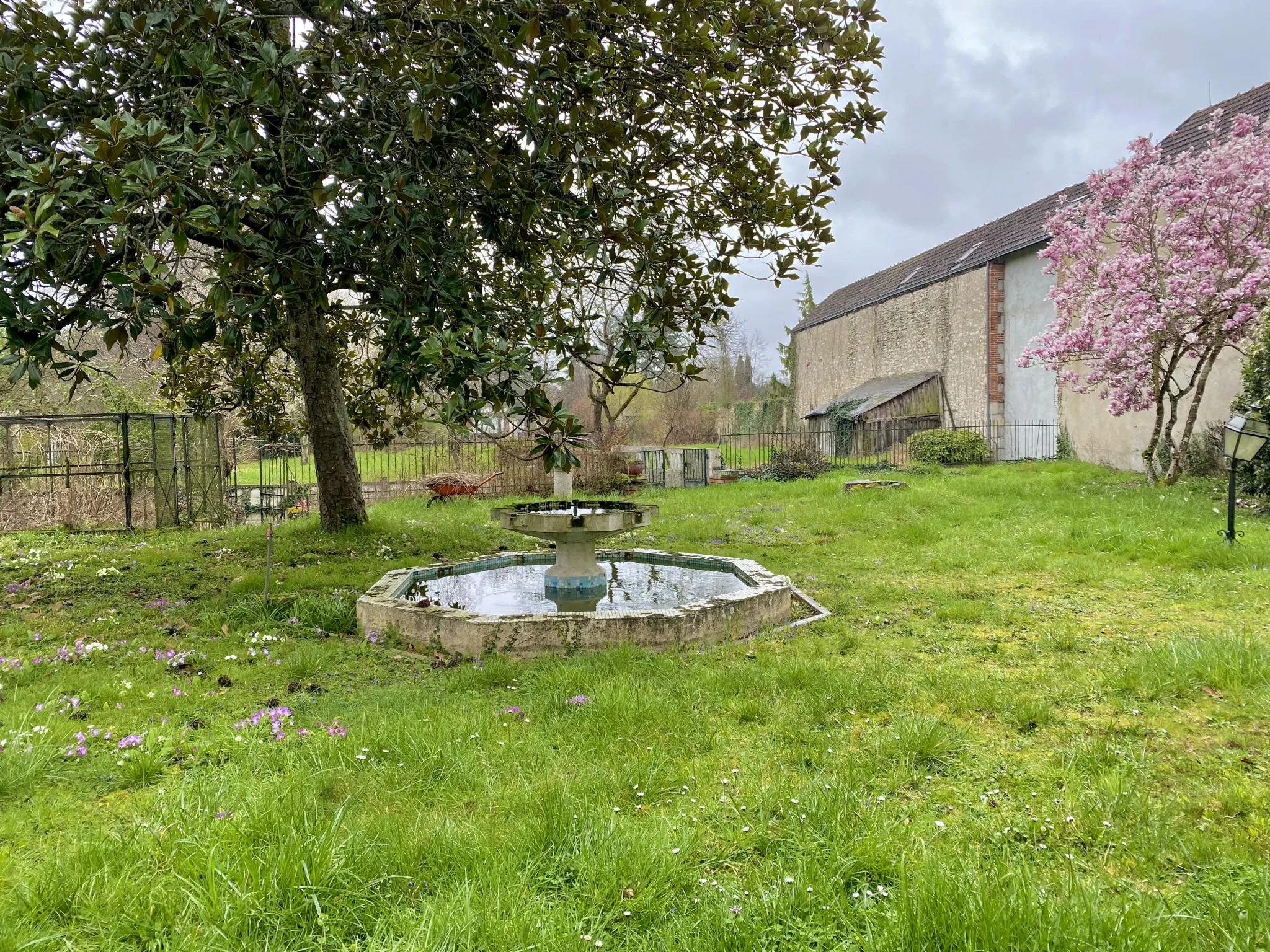 Maison bourgeoise de 186 m² avec accès direct au canal à Vierzon 