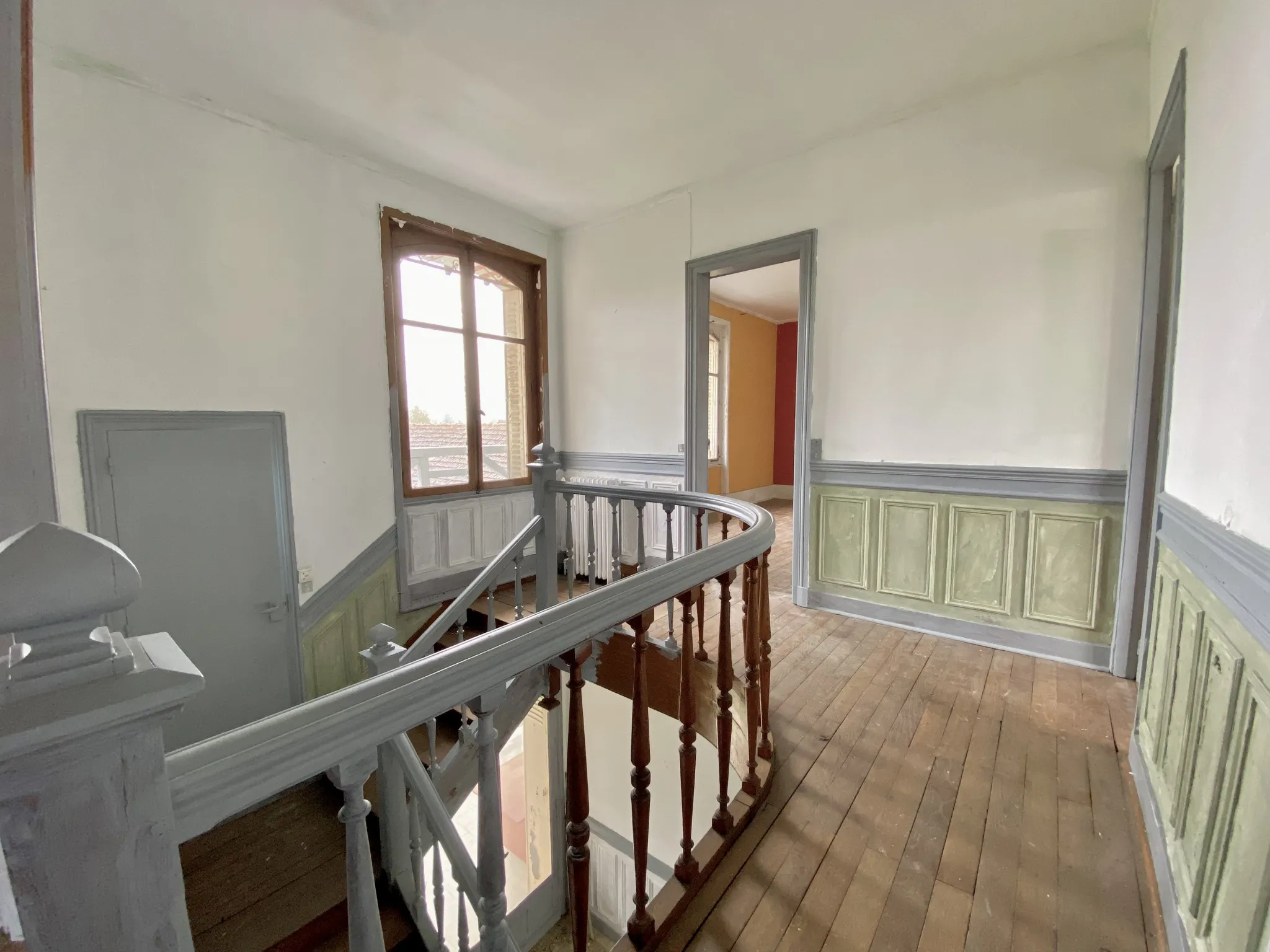 Maison bourgeoise de 186 m² avec accès direct au canal à Vierzon 