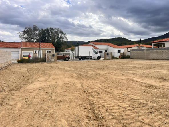 Terrain à bâtir de 300 m² près de CERET avec vue sur montagnes