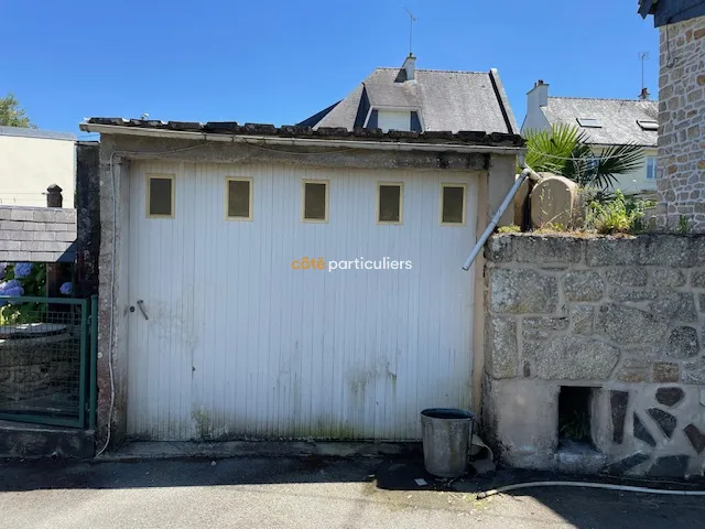 Maison à rénover sur grand terrain proche du centre-ville de Pontivy 