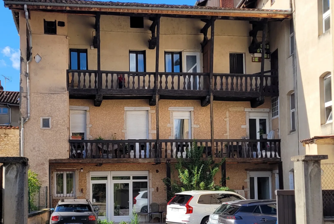 Charmant appartement T3 rénové de 80 m² à Bourg-en-Bresse 